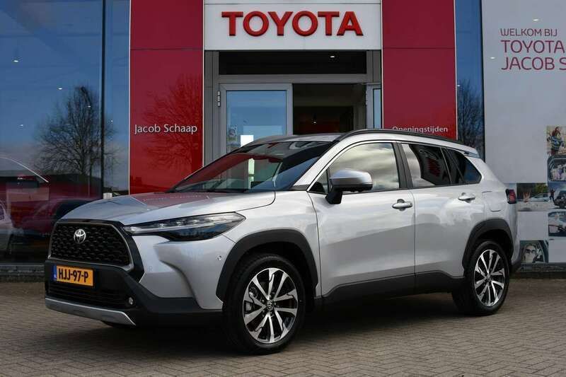 Grijs Gebruikt 2025 Toyota Corolla Cross Executive SUV | € 44.799 (Eerlijke prijs) - Afbeelding 1/4
