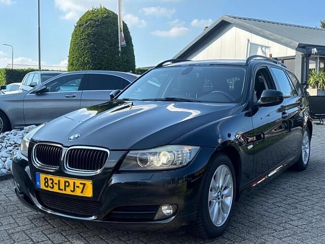 Zwart Gebruikt 2010 BMW 318 Sport Line Stationwagen | € 5.950 (Iets duurder) - Afbeelding 1/4