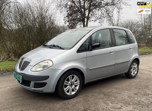 Grijs Gebruikt 2005 Lancia Musa MPV | € 1.250 (Goede deal) - Afbeelding 1/4