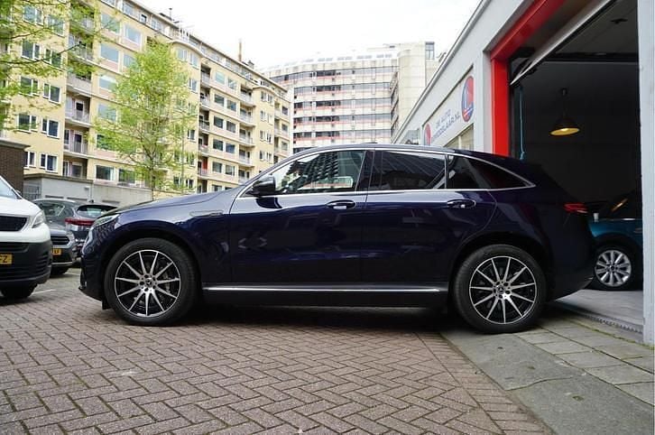Occasion Mercedes EQC400 AMG Line Premium Plus 300 kW (409 PK) 2021 Blauw, metallic lak SUV