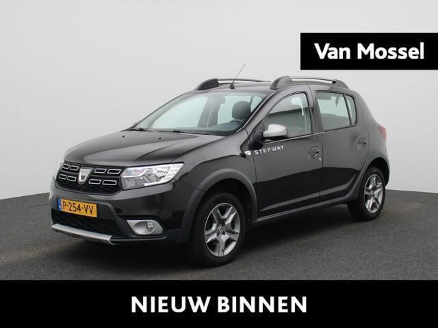 Zwart Gebruikt 2018 Dacia Sandero Hatchback | € 10.440 (Eerlijke prijs) - Afbeelding 1/4