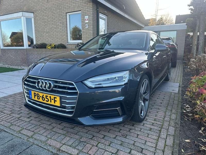Grijs Gebruikt 2017 Audi A5 Sport Hatchback | € 20.950 (Eerlijke prijs) - Afbeelding 1/4