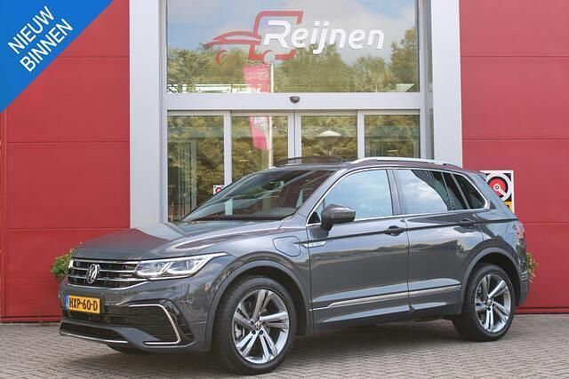 Grijs Gebruikt 2023 VW Tiguan Business+ SUV | € 44.845 (Iets duurder) - Afbeelding 1/4