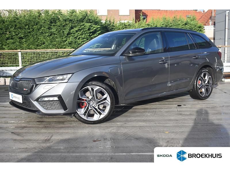 Grijs Occasion 2023 Skoda Octavia RS Stationwagen | € 36.695 - Afbeelding 1/4