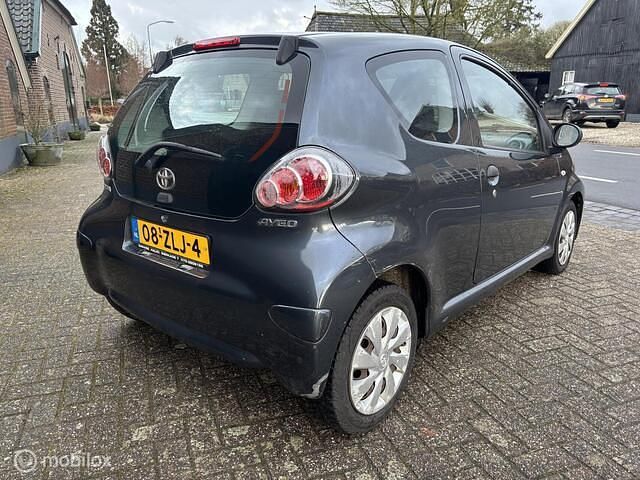 Occasion Toyota Aygo 68 PK (50 kW) 2012 Grijs (metallic) Hatchback