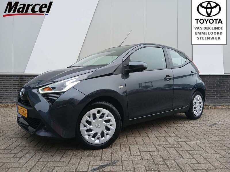 Grijs Gebruikt 2021 Toyota Aygo X-play Hatchback | € 11.200 (Eerlijke prijs) - Afbeelding 1/3
