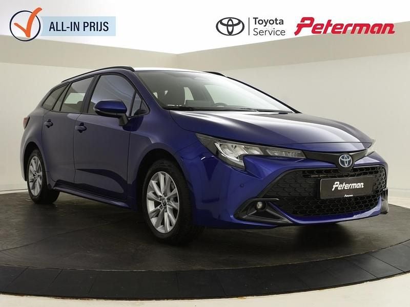 Blauw Gebruikt 2024 Toyota Corolla Active Stationwagen | € 28.899 (Eerlijke prijs) - Afbeelding 1/4