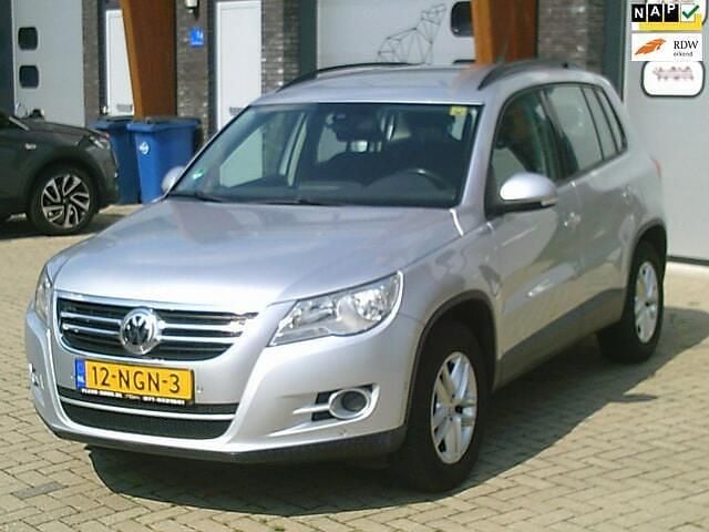 Grijs Gebruikt 2010 VW Tiguan Comfortline SUV | € 6.250 (Eerlijke prijs) - Afbeelding 1/4