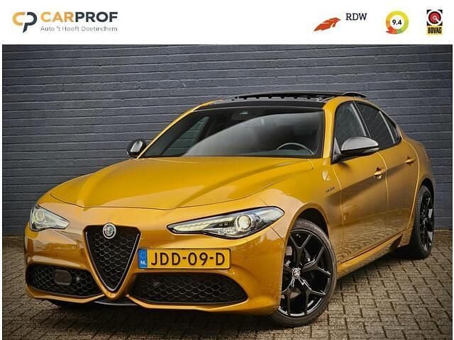 Geel Gebruikt 2022 Alfa Romeo Giulia Veloce Sedan | € 48.950 (Duur) - Afbeelding 1/4