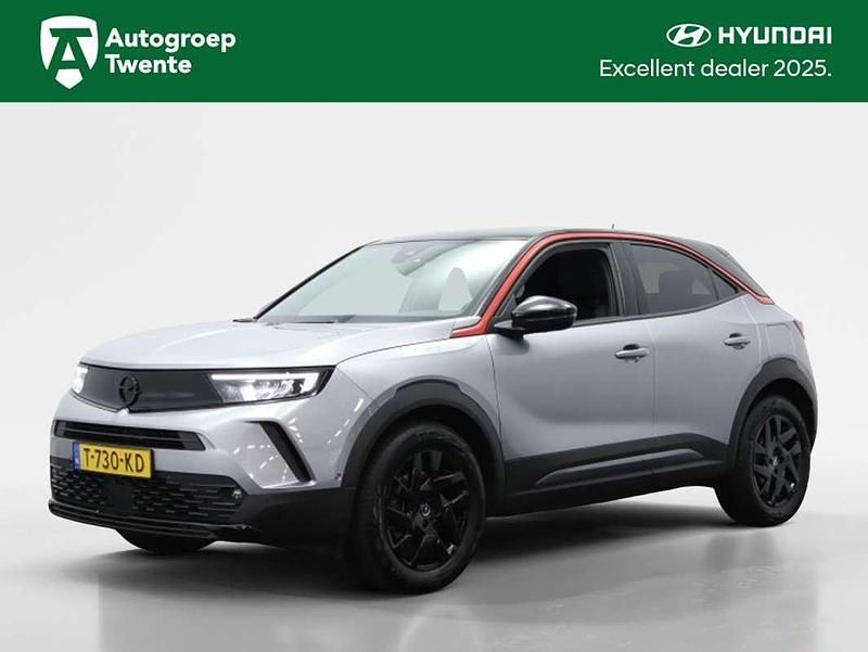 Grijs, metallic lak Gebruikt 2023 Opel Mokka-e SUV | € 20.950 (Eerlijke prijs) - Afbeelding 1/4