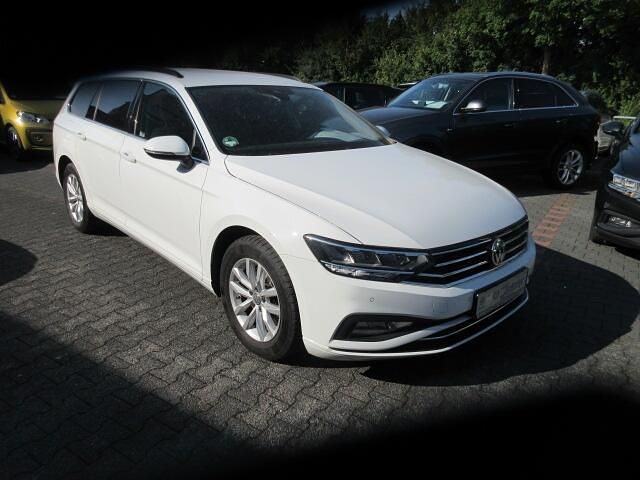 Wit Occasion 2020 VW Passat Business Stationwagen | € 26.367 (Iets duurder) - Afbeelding 1/4