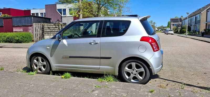 Zilver Gebruikt 2006 Suzuki Swift Exclusive Hatchback | € 1.699 (Goede deal) - Afbeelding 1/4