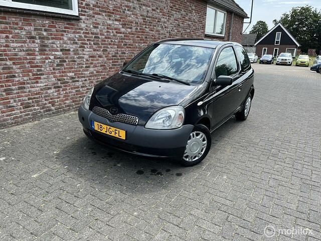 Zwart Gebruikt 2002 Toyota Yaris Terra Hatchback | € 1.450 (Iets duurder) - Afbeelding 1/4