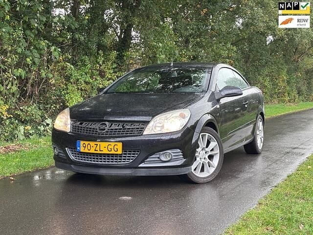 Zwart Gebruikt 2008 Opel Astra Cabriolet Cabriolet | € 1.950 (Eerlijke prijs) - Afbeelding 1/4