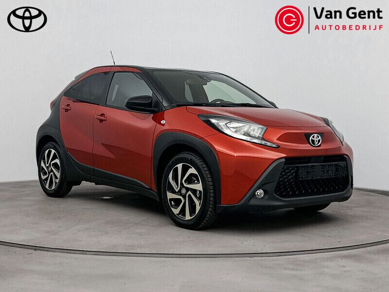 Zwart Gebruikt 2023 Toyota Aygo Pulse Hatchback | € 20.499 (Eerlijke prijs) - Afbeelding 1/4