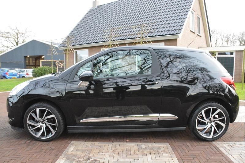 Occasion DS Automobiles DS3 Connected Chic 112 PK (82 kW) 2017 Zwart Hatchback