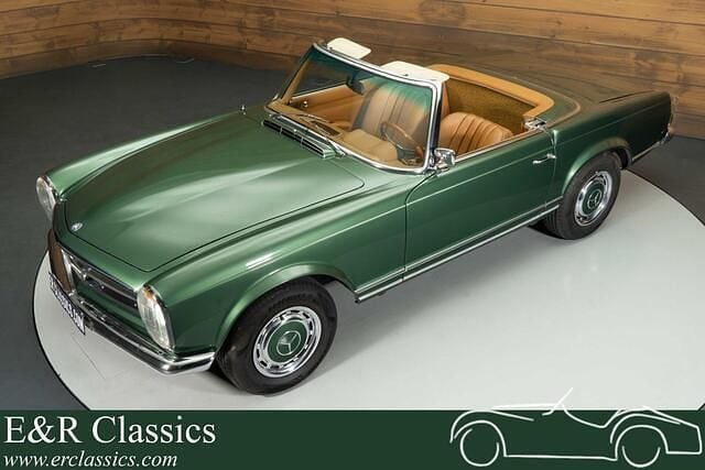 Groen Gebruikt 1967 Mercedes 230 Cabriolet | € 109.950 - Afbeelding 1/4