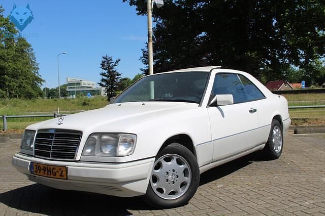 Wit Occasion 1994 Mercedes E220 Elegance Coupé | € 14.100 - Afbeelding 1/4