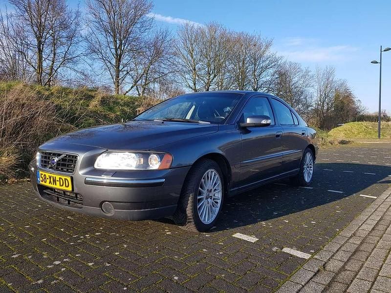 Grijs Occasion 2007 Volvo S60 Sedan | € 4.950 (Iets duurder) - Afbeelding 1/4