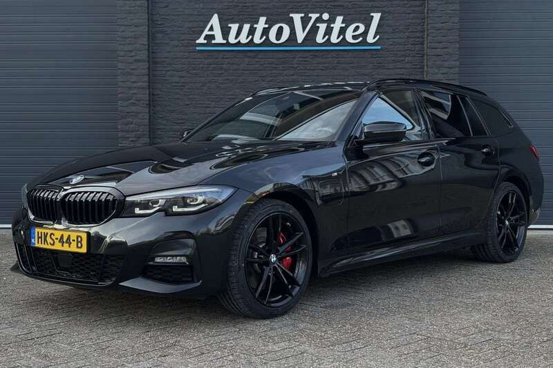 Zwart Gebruikt 2021 BMW 330e M Sport Stationwagen | € 30.845 (Goede deal) - Afbeelding 1/4