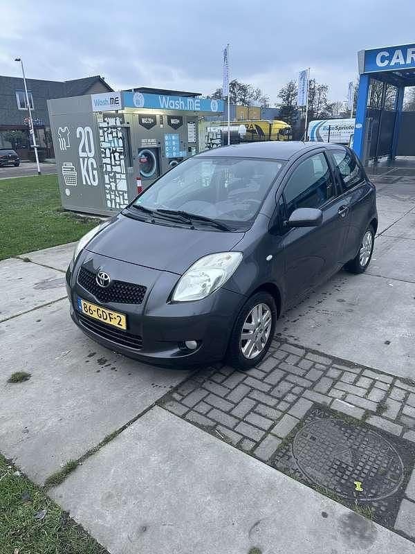 Occasion Toyota Yaris Sol 87 PK (63 kW) 2008 Grijs MPV