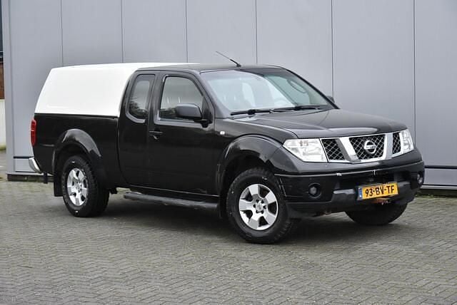 Zwart Occasion 2005 Nissan Navara Pickup | € 2.995 (Super prijs) - Afbeelding 1/4