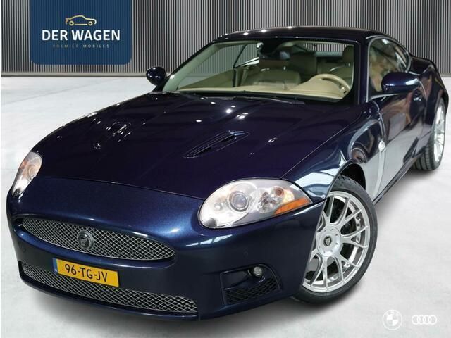Blauw, metallic lak Gebruikt 2006 Jaguar XKR Coupé | € 23.450 (Eerlijke prijs) - Afbeelding 1/4