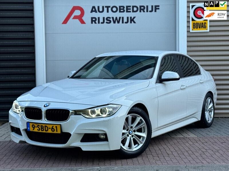 Wit Gebruikt 2013 BMW 320 Executive Sedan | € 12.950 (Eerlijke prijs) - Afbeelding 1/4