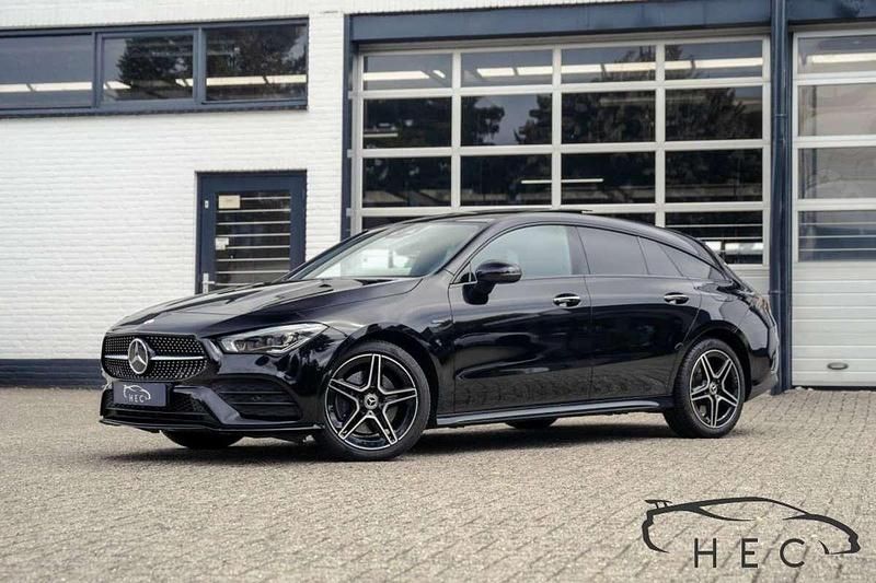 Zwart Gebruikt 2021 Mercedes CLA250e Shooting Brake Business Stationwagen | € 22.156 - Afbeelding 1/4