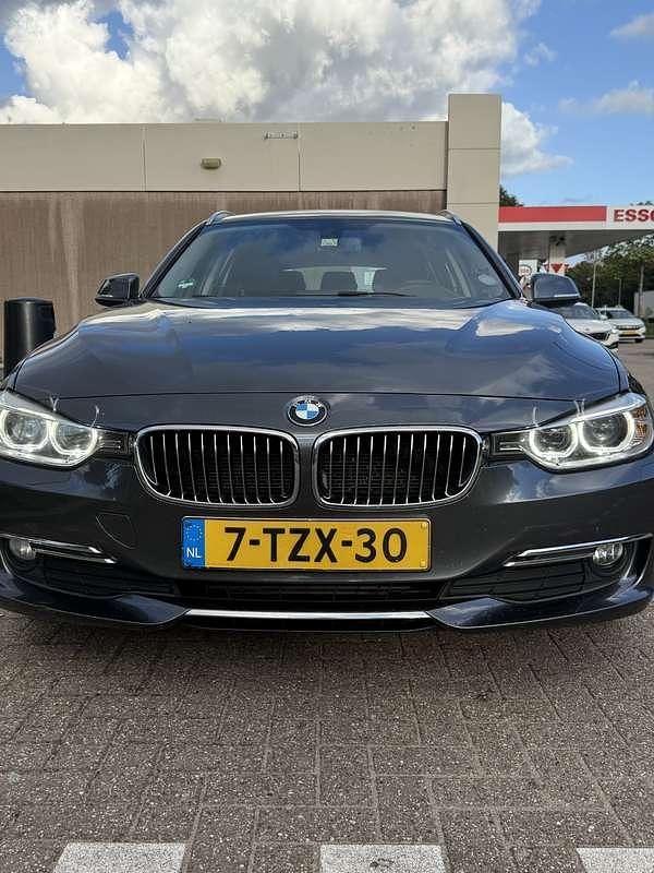 Gebruikt 2014 BMW 320 Luxury Line Stationwagen | € 10.500 (Super prijs) - Afbeelding 1/4