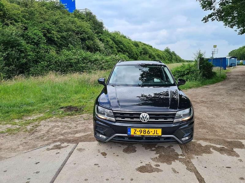 Zwart Gebruikt 2018 VW Tiguan Trendline SUV | € 22.500 (Eerlijke prijs) - Afbeelding 1/4