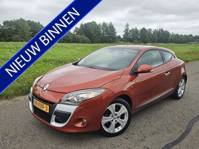 Oranje Gebruikt 2009 Renault Mégane Coupé Dynamique Coupé | € 5.999 (Eerlijke prijs) - Afbeelding 1/4