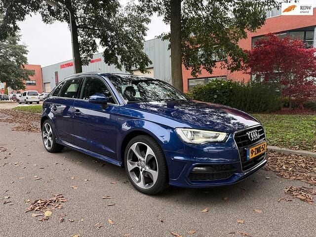 Blauw Gebruikt 2014 Audi A3 Sportback g-tron Ambition Hatchback | € 7.750 (Goede deal) - Afbeelding 1/4