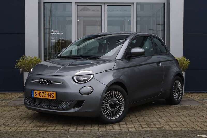 Grijs Gebruikt 2023 Fiat 500e Icon Hatchback | € 17.900 (Eerlijke prijs) - Afbeelding 1/4