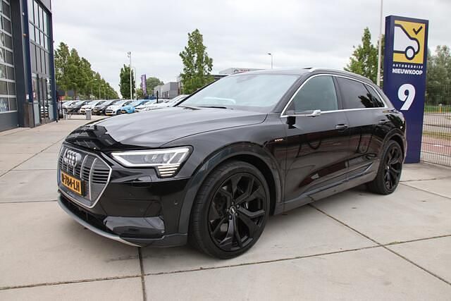 Zwart Gebruikt 2019 Audi e-tron Proline SUV | € 31.949 (Eerlijke prijs) - Afbeelding 1/4