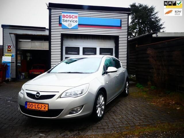 Beige Gebruikt 2010 Opel Astra Cosmo Hatchback | € 2.899 (Eerlijke prijs) - Afbeelding 1/4