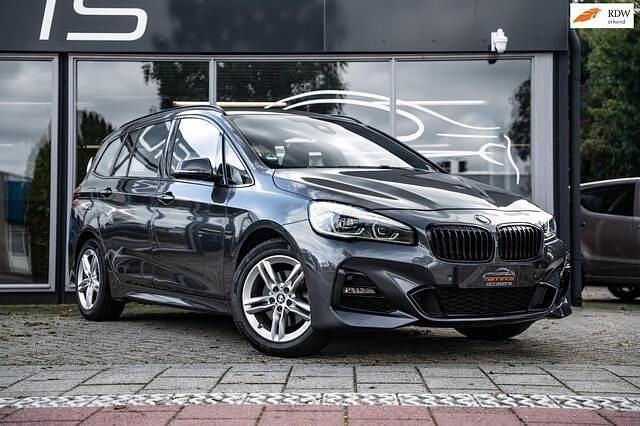 Grijs Gebruikt 2022 BMW 218 M Sport Stationwagen | € 24.950 (Goede deal) - Afbeelding 1/4