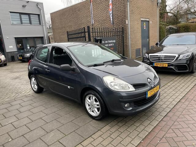 Occasion Renault Clio II Expression 75 PK (55 kW) 2006 Grijs Hatchback