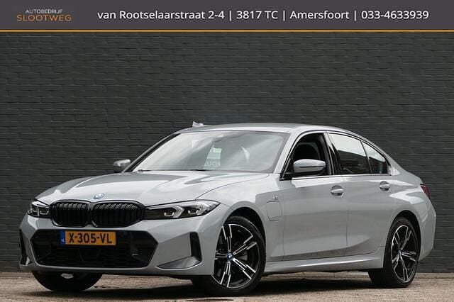 Grijs Gebruikt 2024 BMW 320 Shadowline Sedan | € 43.850 (Eerlijke prijs) - Afbeelding 1/4