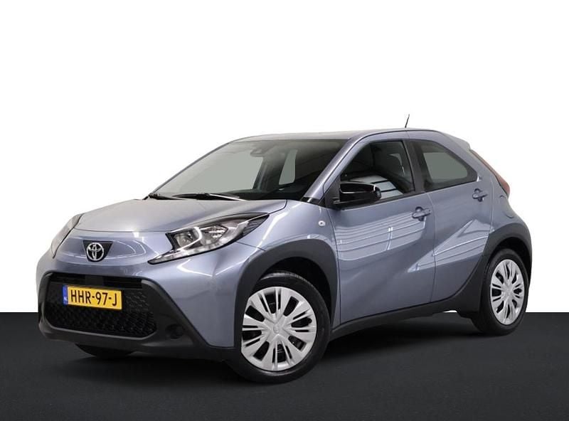 Grijs Gebruikt 2025 Toyota Aygo Play Hatchback | € 19.499 (Eerlijke prijs) - Afbeelding 1/4
