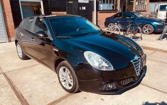 Zwart Gebruikt 2011 Alfa Romeo Giulietta Hatchback | € 6.900 (Eerlijke prijs) - Afbeelding 1/4