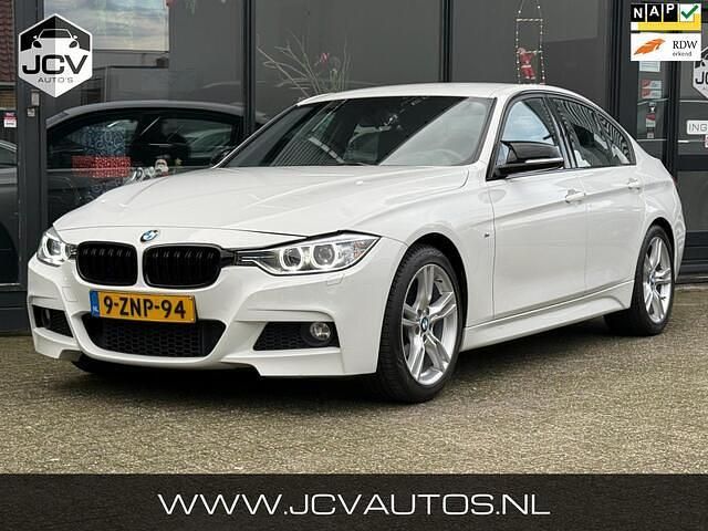 Wit Gebruikt 2015 BMW 316 Executive Sedan | € 12.888 (Eerlijke prijs) - Afbeelding 1/4