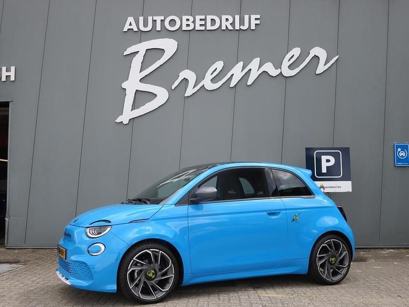 Blauw Nieuw 2024 Abarth 595 Scorpionissima Hatchback | € 30.950 - Afbeelding 1/4
