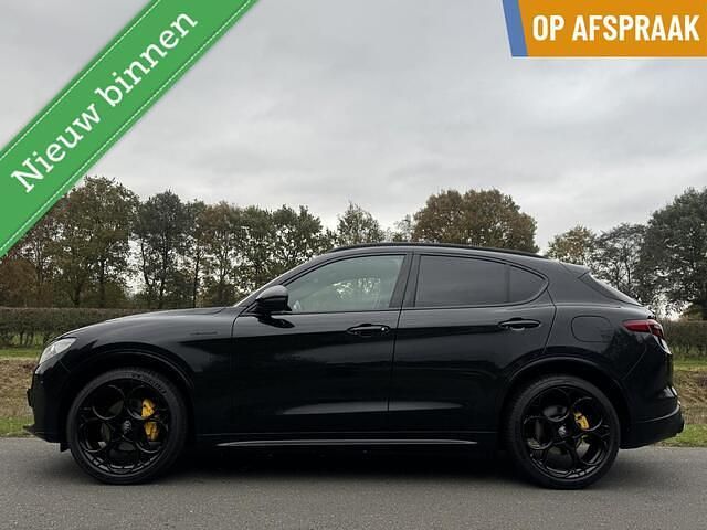 Zwart Gebruikt 2020 Alfa Romeo Stelvio Veloce SUV | € 44.950 (Iets duurder) - Afbeelding 1/4