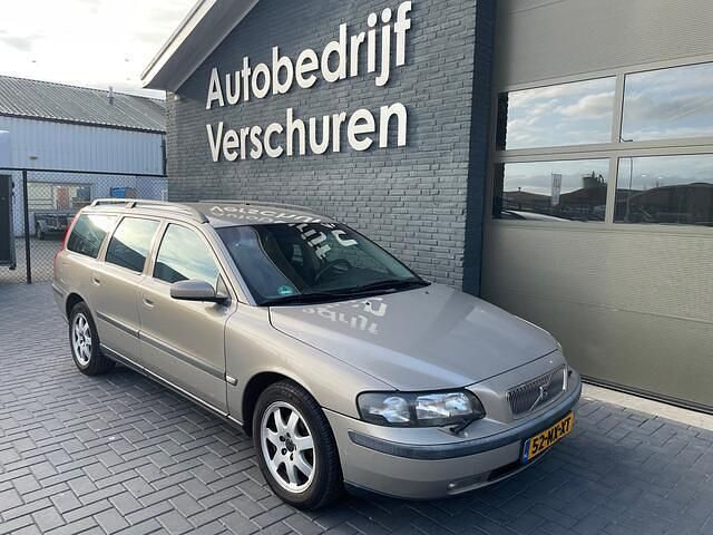 Beige Occasion 2004 Volvo V70 Comfort Stationwagen | € 2.245 (Eerlijke prijs) - Afbeelding 1/4