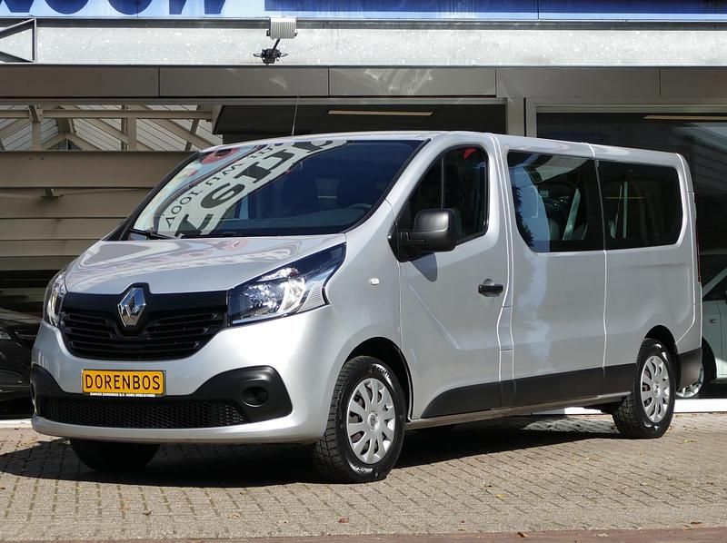Grijs Gebruikt 2017 Renault Trafic Authentique Van | € 13.450 - Afbeelding 1/4