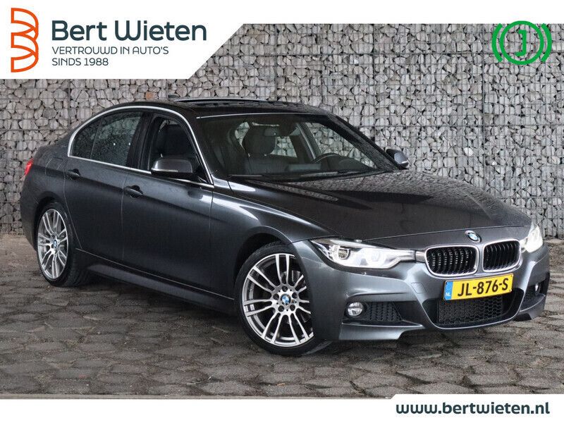 Grijs Gebruikt 2016 BMW 330e Sport Line Sedan | € 17.440 (Eerlijke prijs) - Afbeelding 1/3