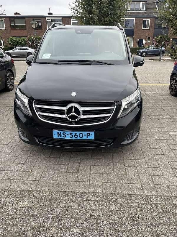 Zwart Gebruikt 2017 Mercedes V220 Edition MPV | € 22.000 - Afbeelding 1/4