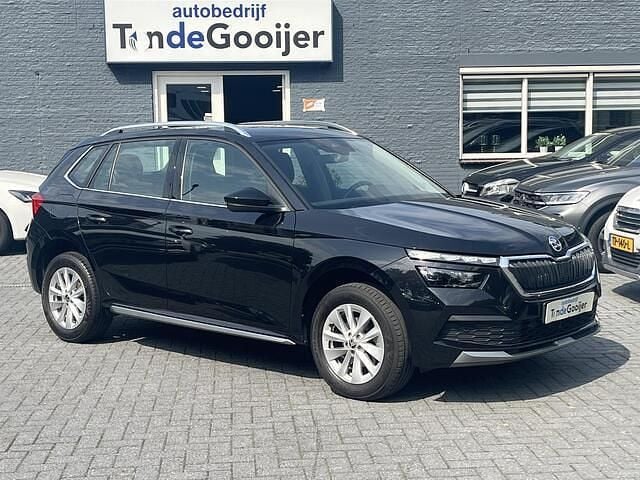 Zwart, metallic lak Gebruikt 2023 Skoda Kamiq Style SUV | € 26.900 (Iets duurder) - Afbeelding 1/4