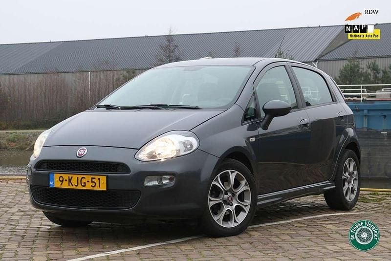 Grijs Gebruikt 2013 Fiat Punto Lounge Hatchback | € 4.249 (Eerlijke prijs) - Afbeelding 1/4